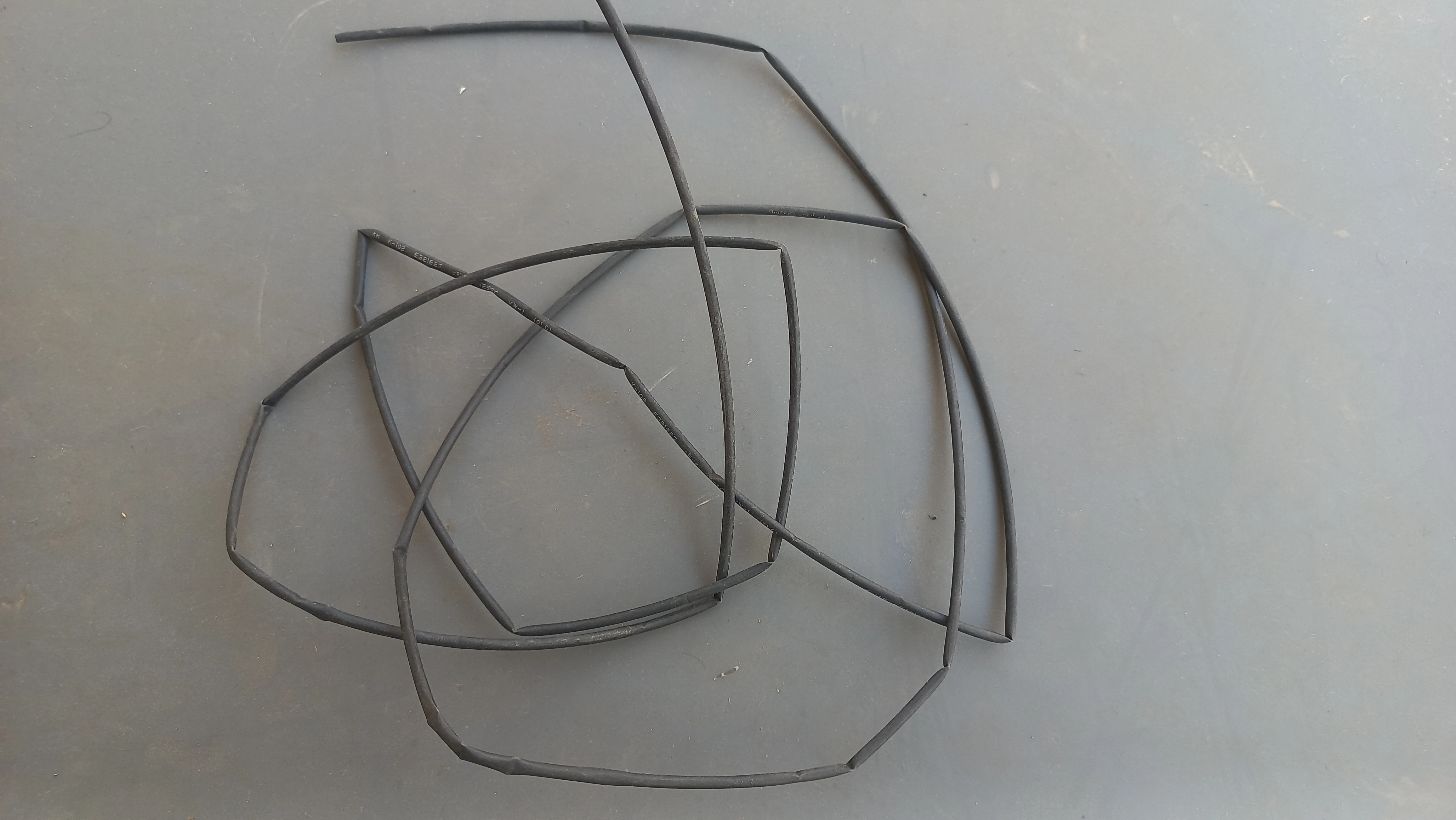 Single-core hook-up wire for permanent connections